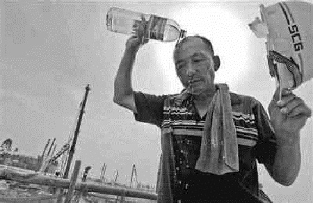 入伏天，烈日下的忻州鋼結構安裝工人